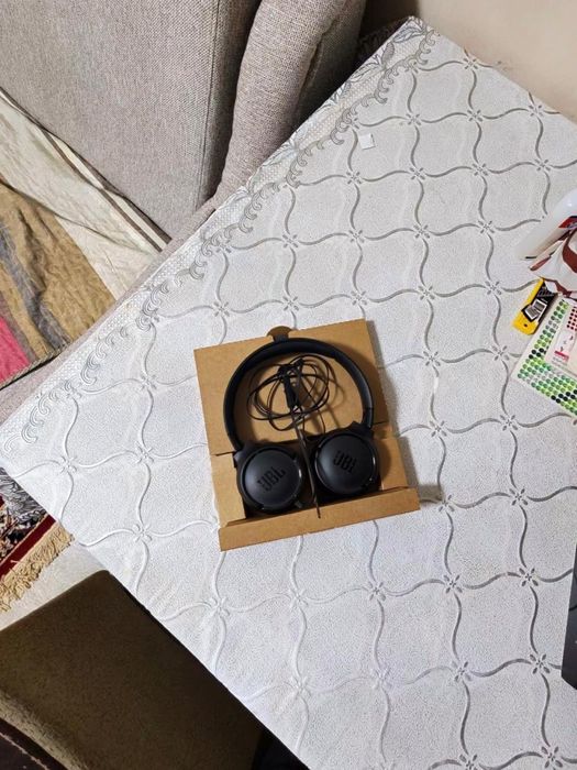 JBL- наушники с проводом