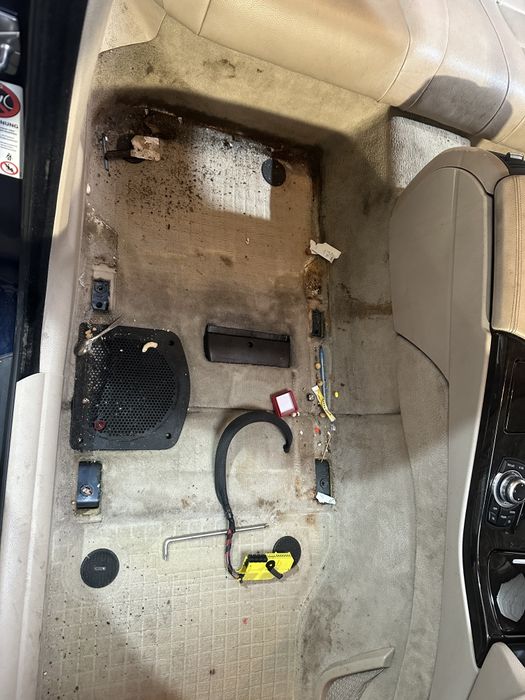 Detailing auto/recondiționat interioare piele/ material