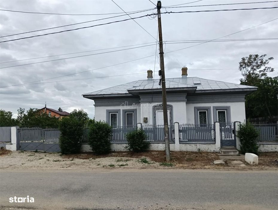 Casa individuala reconditionata partial-Teren 900 mp-Toate utilitatile