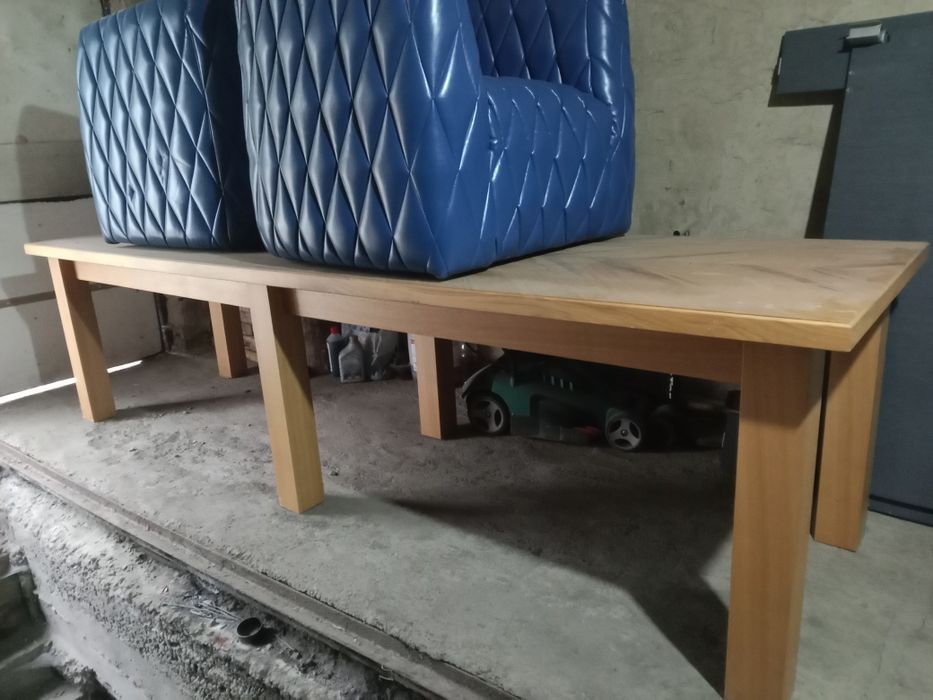 Креско и стулия.