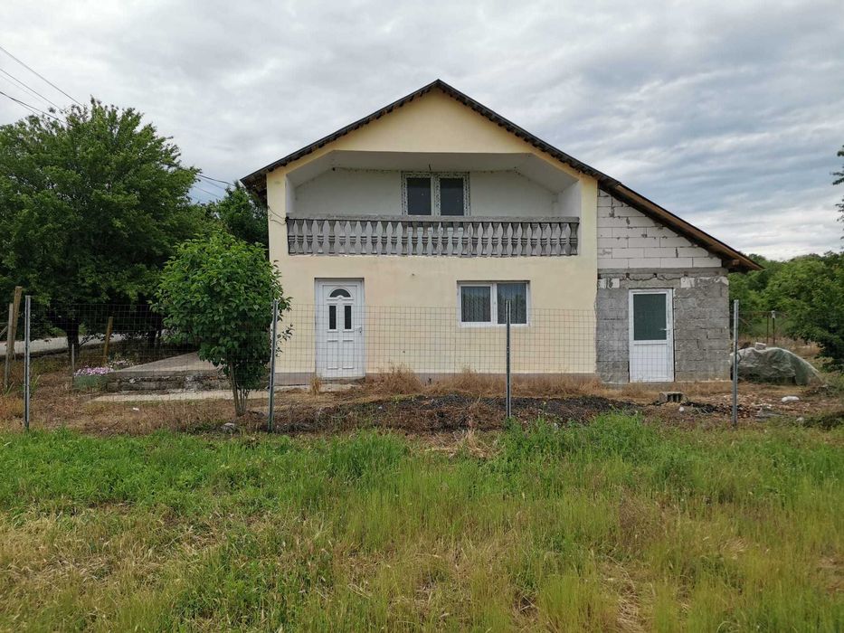 Casa de vanzare in Filiasi judetul Dolj - teren 1800 mp