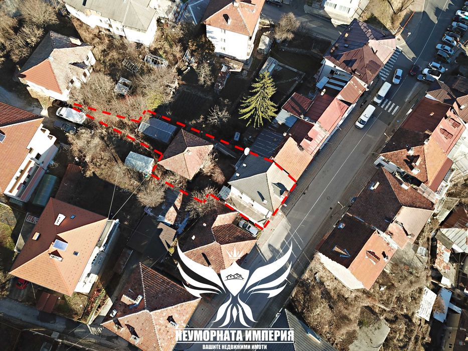 Четириетажна къща с постройки 394РЗП с широк двор 370кв. в гр.Смолян