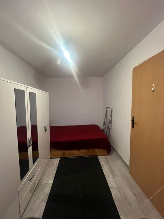 Vând apartament semidecomandat