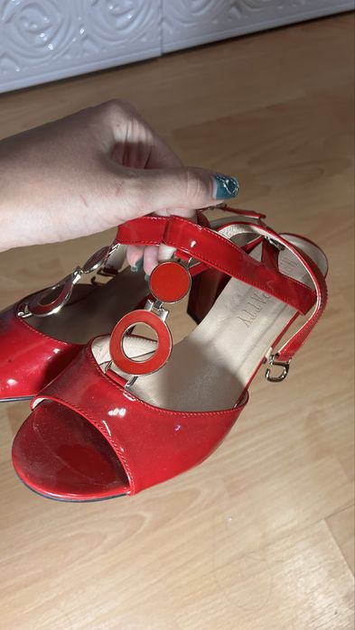 Туфельки, красного цвета