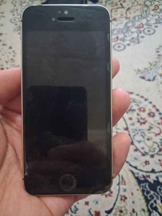 Iphone SE в хорошем состоянии