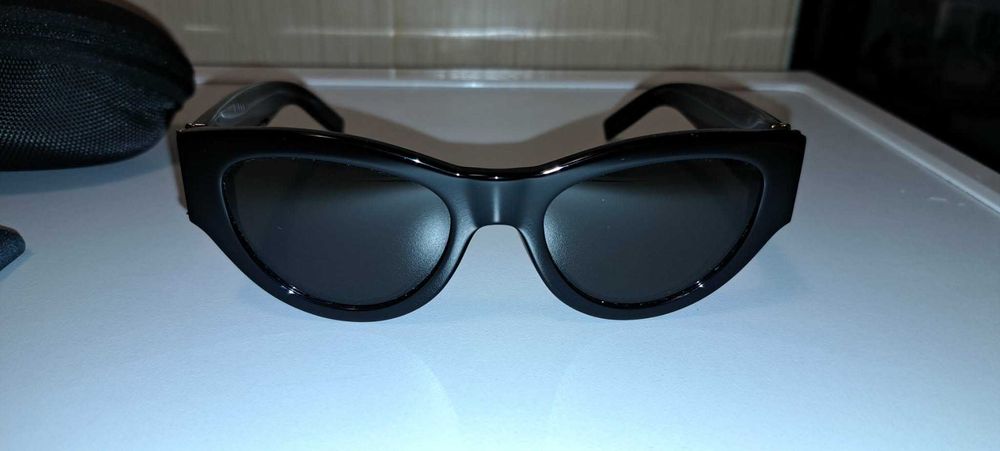 Ochelarii de soare pt Dama Saint Laurent made Italy Produs nou