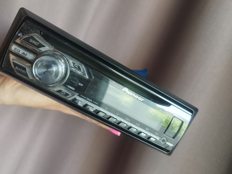 Плеър за кола Pioneer DEH-1500UB с проблем