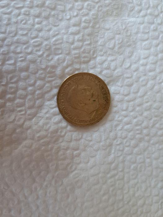 Продавам различни монети.