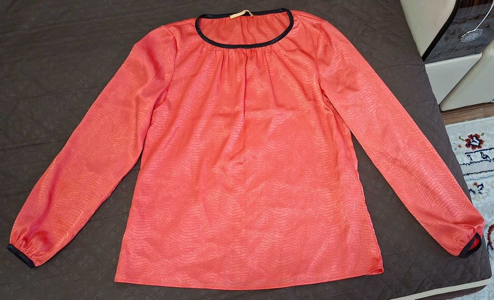 Продаю кофточку, блузку женскую