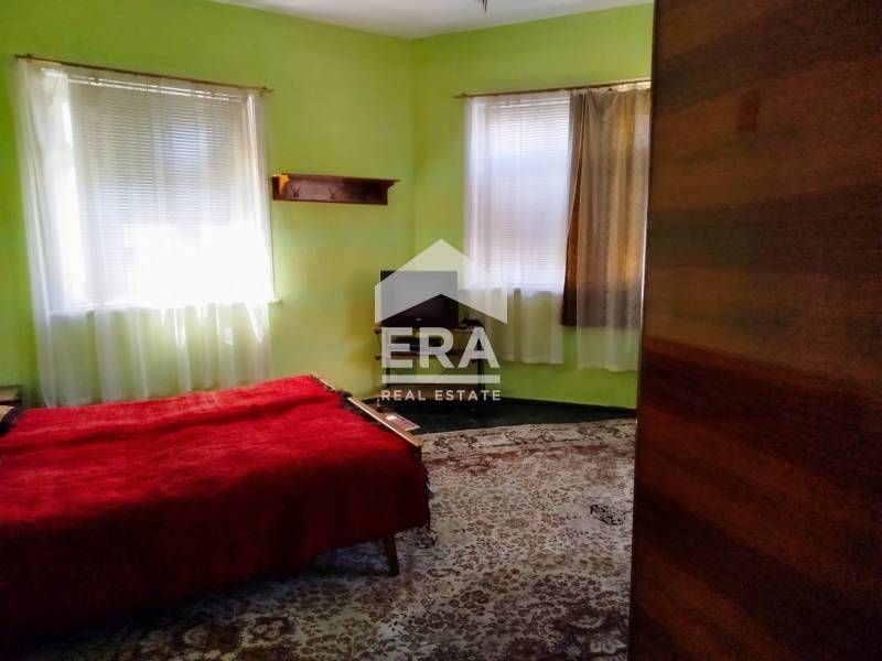 ЕКСКЛУЗИВНО! ЕРА ОСЪМ Ловеч предлага двуетажна къща в с. Лесидрен, Лов