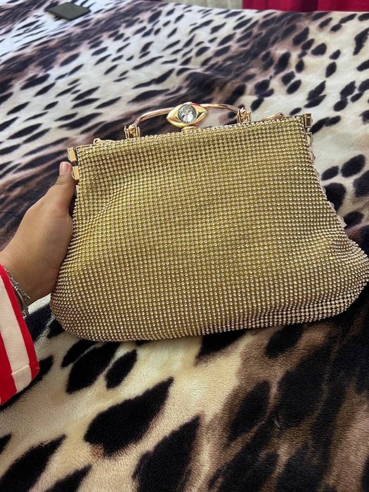 Продается вечерние платья и сумки новый