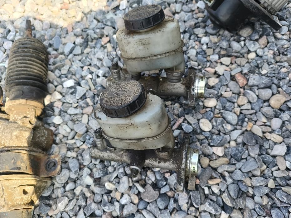 Тормозной цилиндр главный