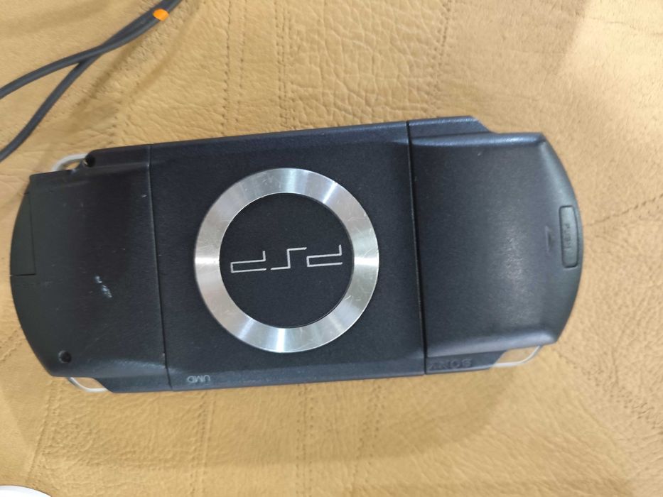 PSP Sony 1004   , зарядно,7 игри.
