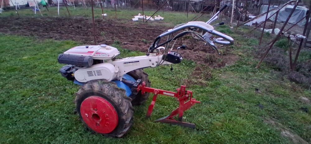 Motocultor  de gradina   Iseki