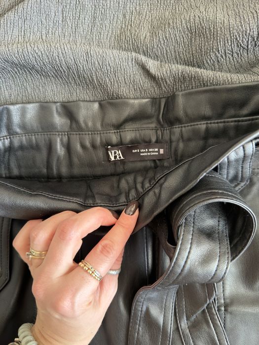 Кожена пола Zara