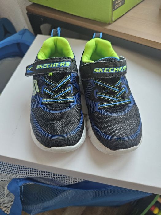 Adidasi Sketchers cu luminite, marimea 25