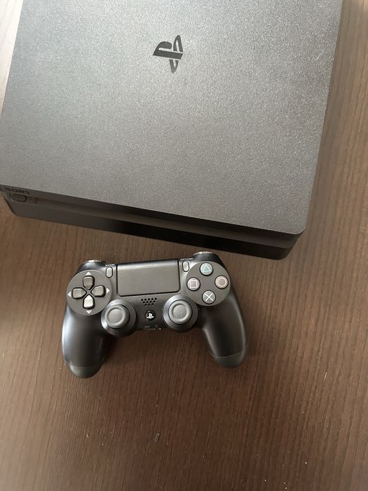 Ps4 slim 1tb отличен