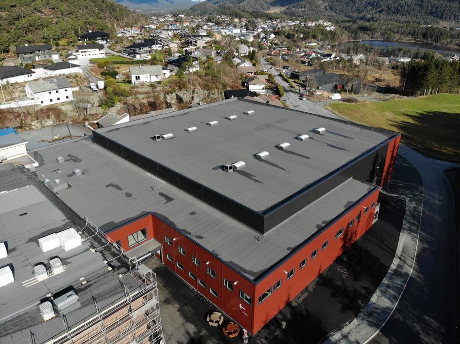 “Ремонт на покриви / Кровельни работи