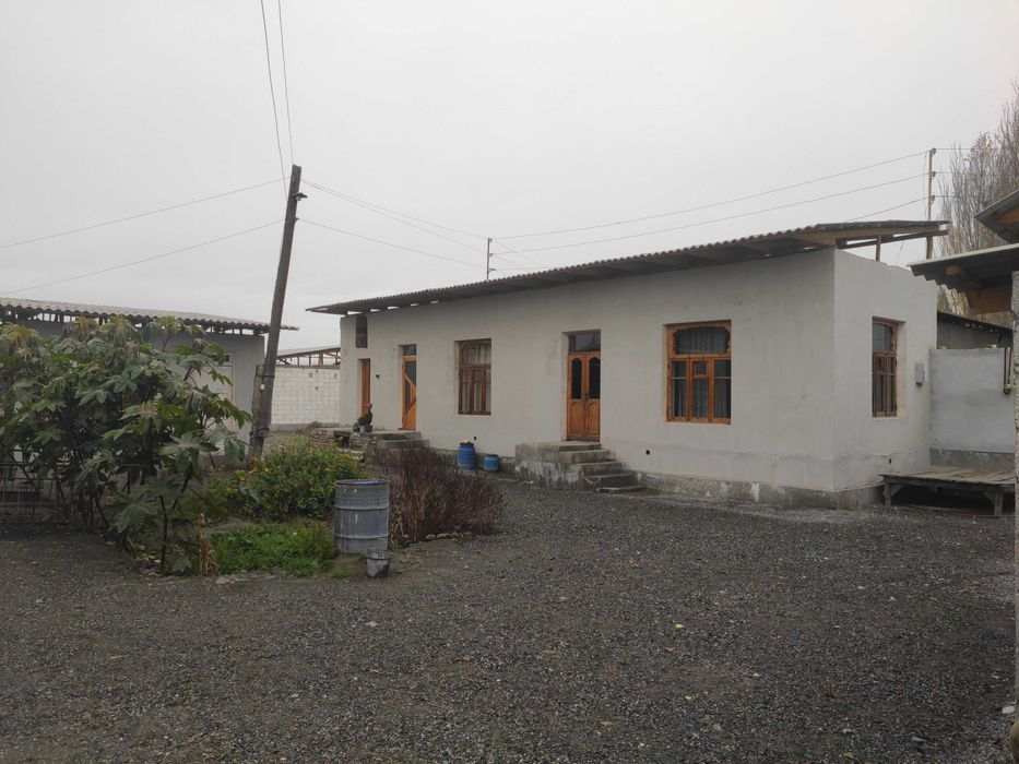 Yangi Xovli uchaska sotiladi