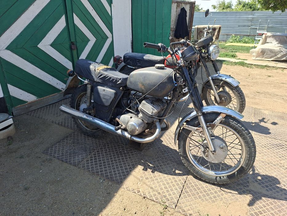 Продам мотоциклы иж юпитер.