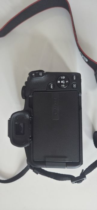 CANNON Eos R50 + 18-45mm + 18-150mm + 50f1,8 + 2 Accu