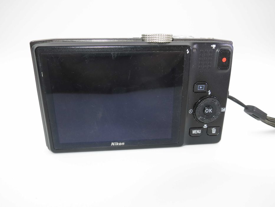 Nikon Coolpix S8200 компактен цифров фотоапарат, дигитална камера 14х оптичен зум, FULL-HD видео, в чудесно състояние, пълен комплект, работи отлично!