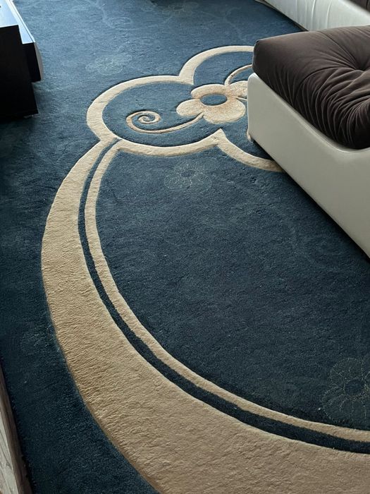 Продам ковер толстый синий