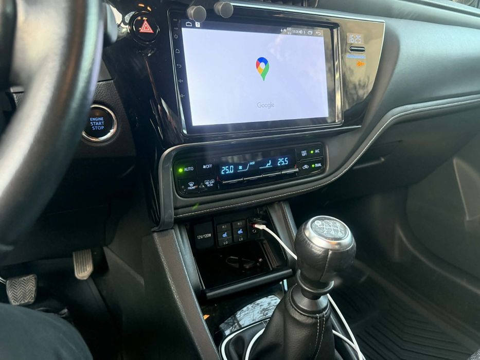 Продавам автомобил Toyota Corolla