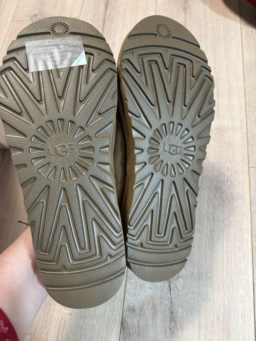 Ugg Tasman noi cu eticheta