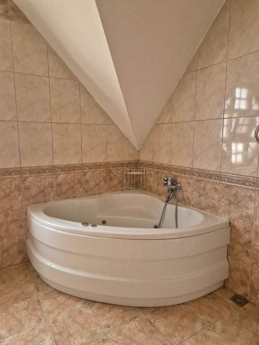 Cadă cu hidromasaj si baterie in stare foarte buna ca nouă