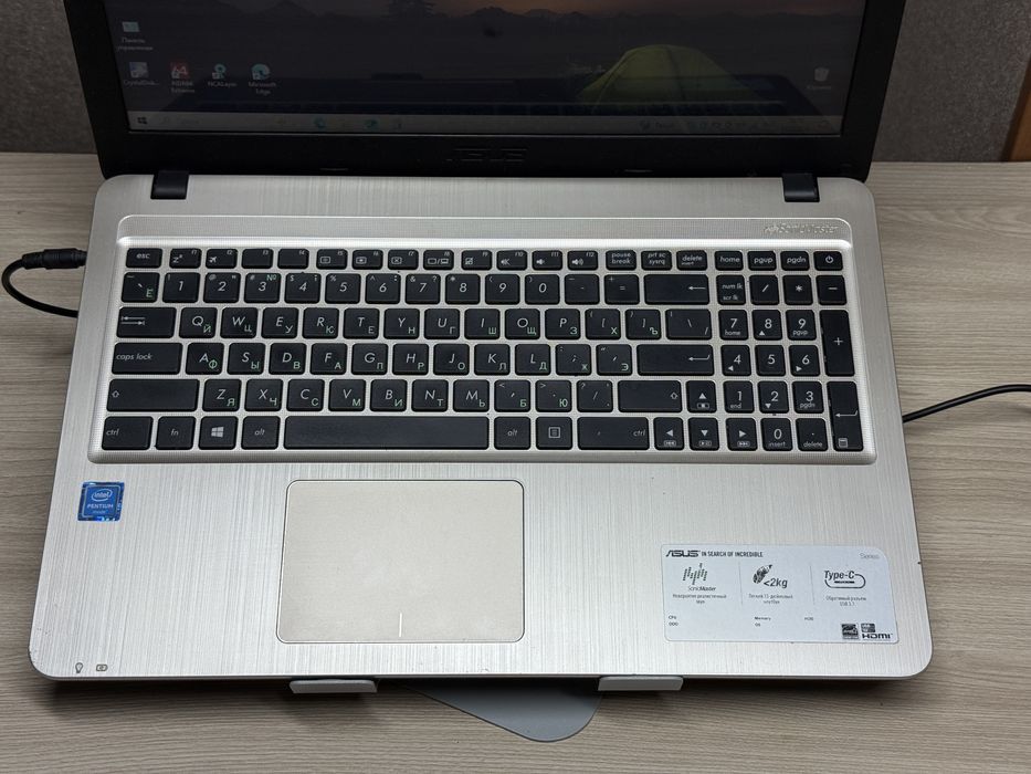 ASUS SSD ноутбук в отличном состояний