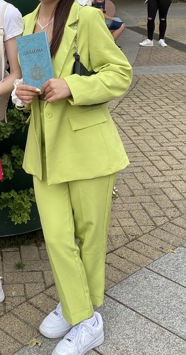 Дамски костюм - блейзър и панталон