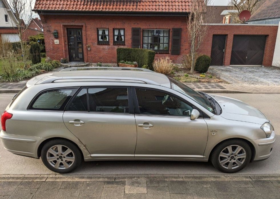 Dezmembrez Toyota Avensis T25 2.0 126 cp 2008