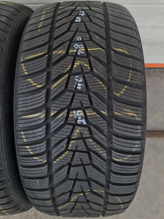 Зимни гуми 2 броя HANKOOK WinterIcept Evo3 245 40 R18 дот 2722