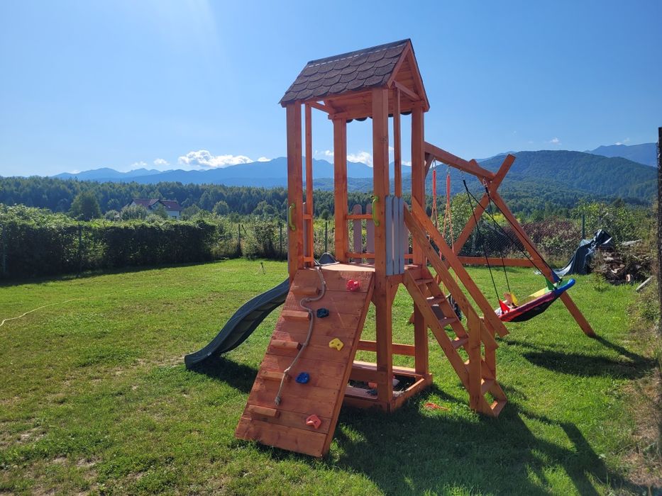 Cabană de inchiriat Valea Avrigului 7 camere duble cu băi proprii