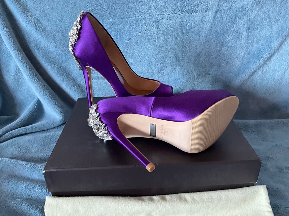 Нови изящни обувки  Badgley Mischka Kiara Purple Satin size 37
