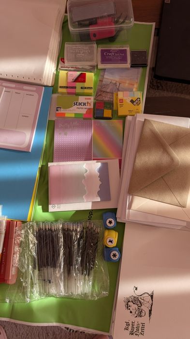 Голям лот от канцеларски материали