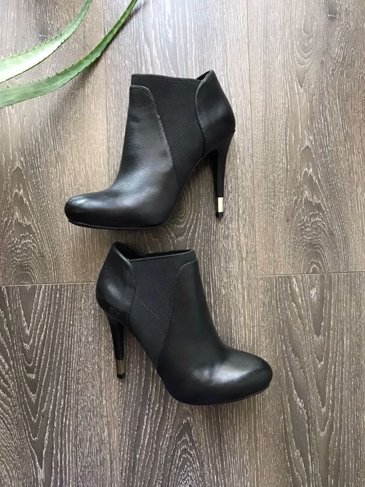 Tocuri Guess in stare perfecta marimea 38