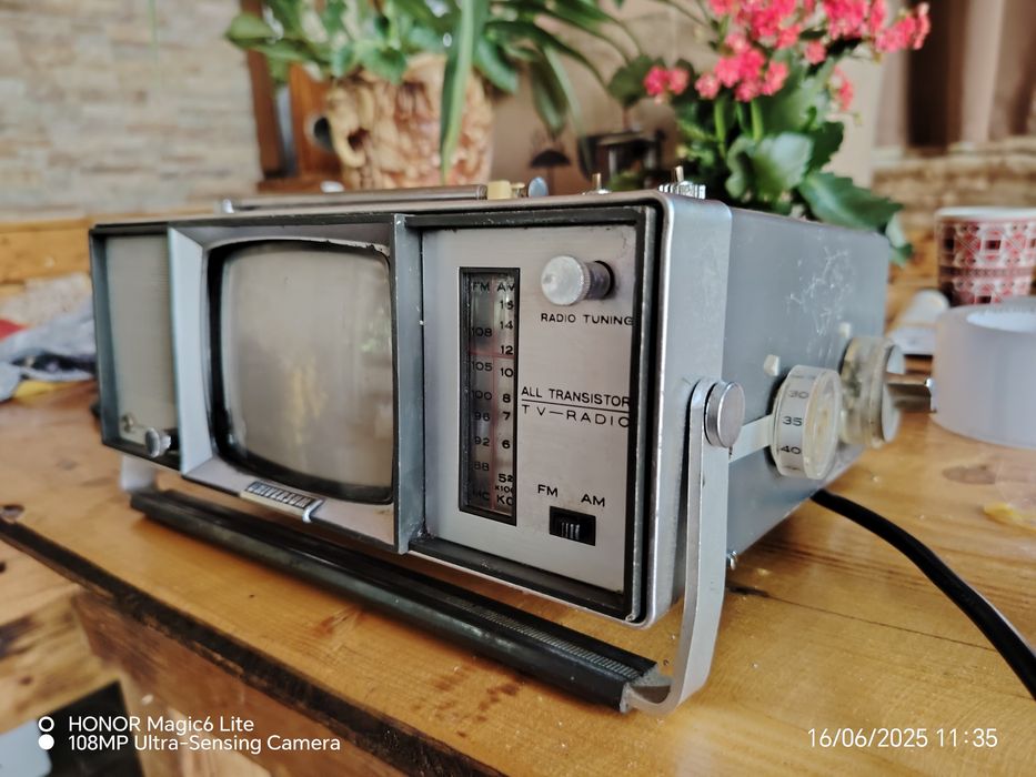 Radio TV portabil Universum FK100R0R