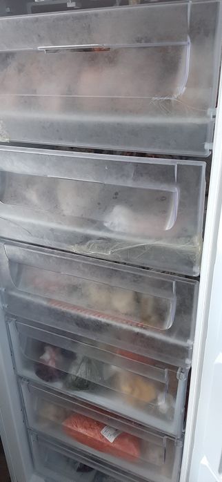 Продам морозильник вертикальный.