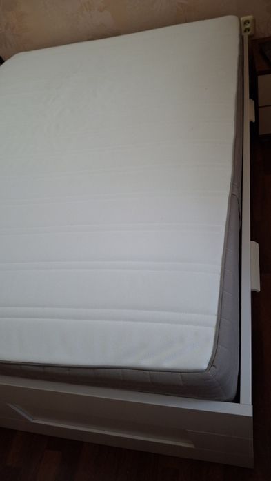 Продам кровать с матрасом