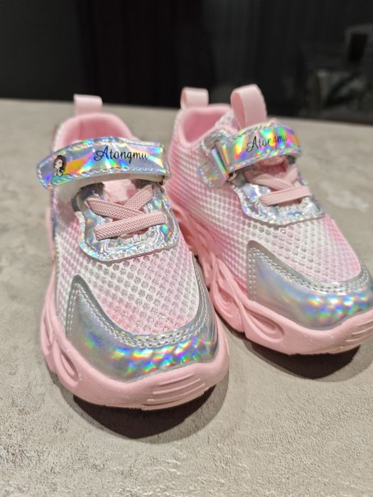 Кроссовки для девочки