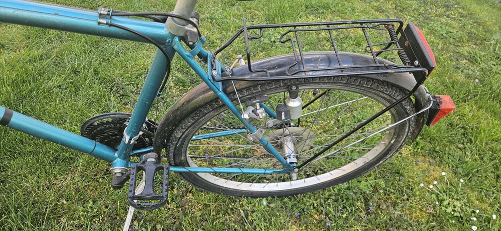 Bicicletă cu far pe dinam si porbagaj