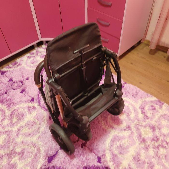 Cărucior sport pliabil – compact, ușor de transport