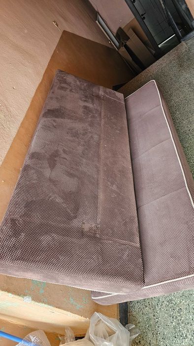 Кафяв разтегателен диван