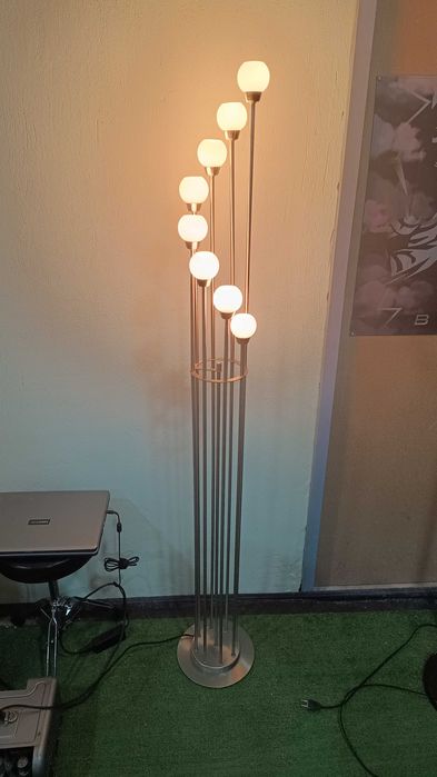 Правостояща лампа
