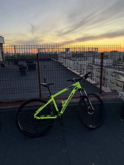 Bicicletă MTB Rockrider ST 530 – ca nouă, verde neon, echipare bună, pregătită de mers