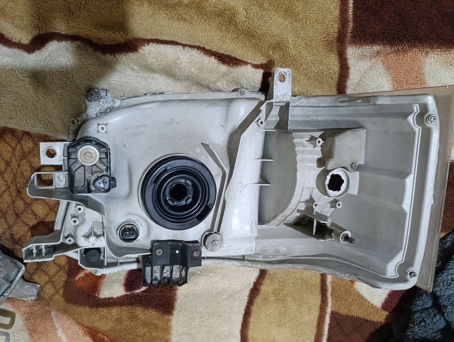 Фары на Тойота хайс