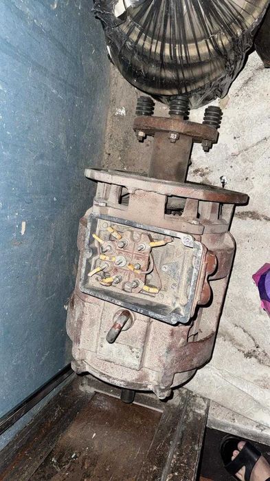 Электродвигатель для лифта.