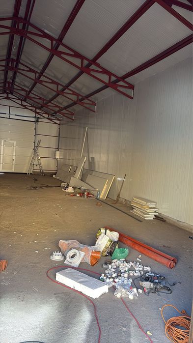 Hala cu cladire birou , curte 240 mp , acces TIR - spatiu firma